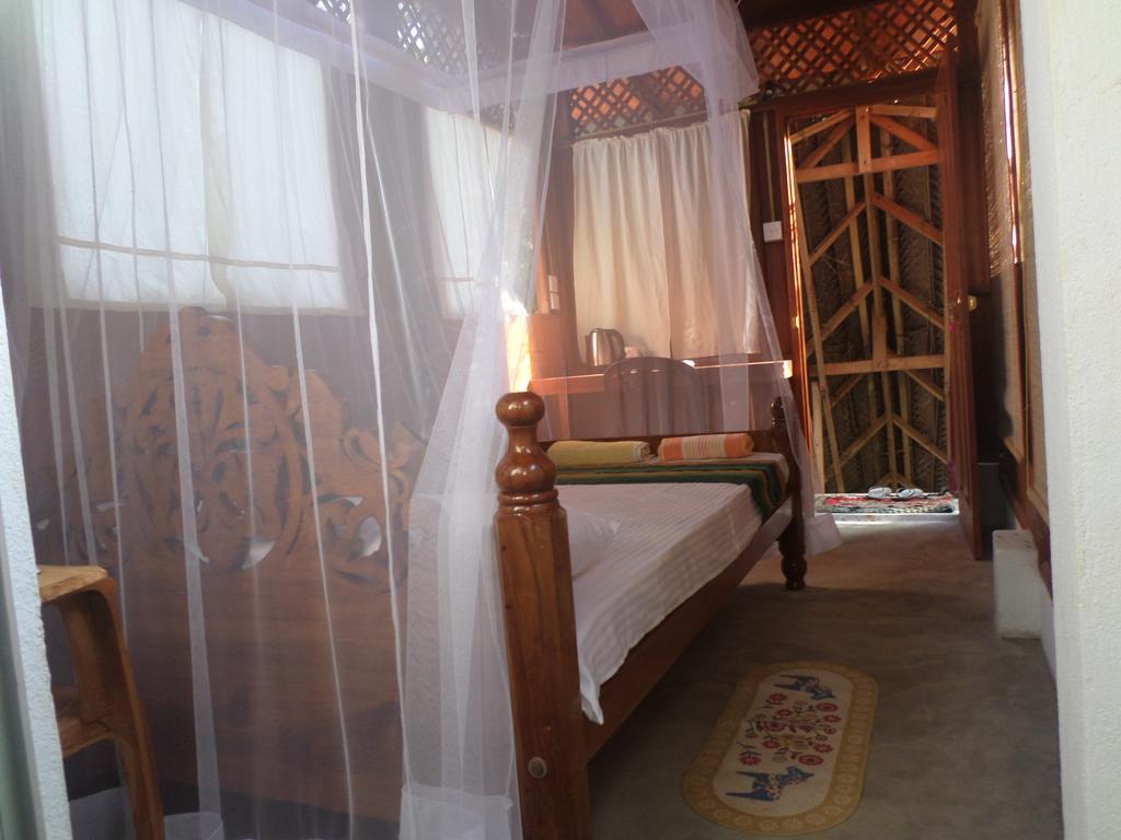 Gold Ocean House Apartment Dikwella Bagian luar foto