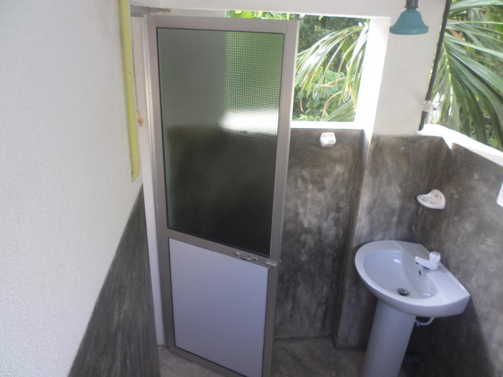 Gold Ocean House Apartment Dikwella Bagian luar foto
