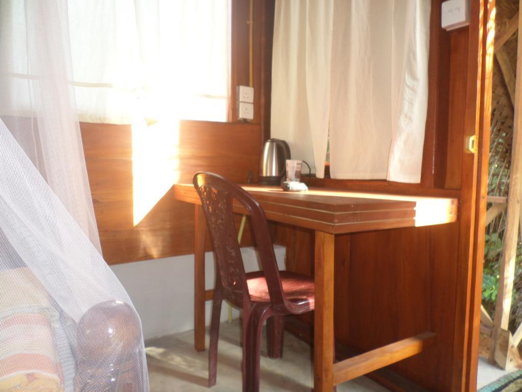 Gold Ocean House Apartment Dikwella Bagian luar foto