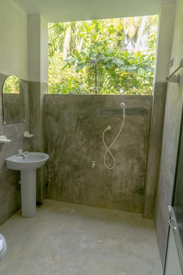 Gold Ocean House Apartment Dikwella Bagian luar foto