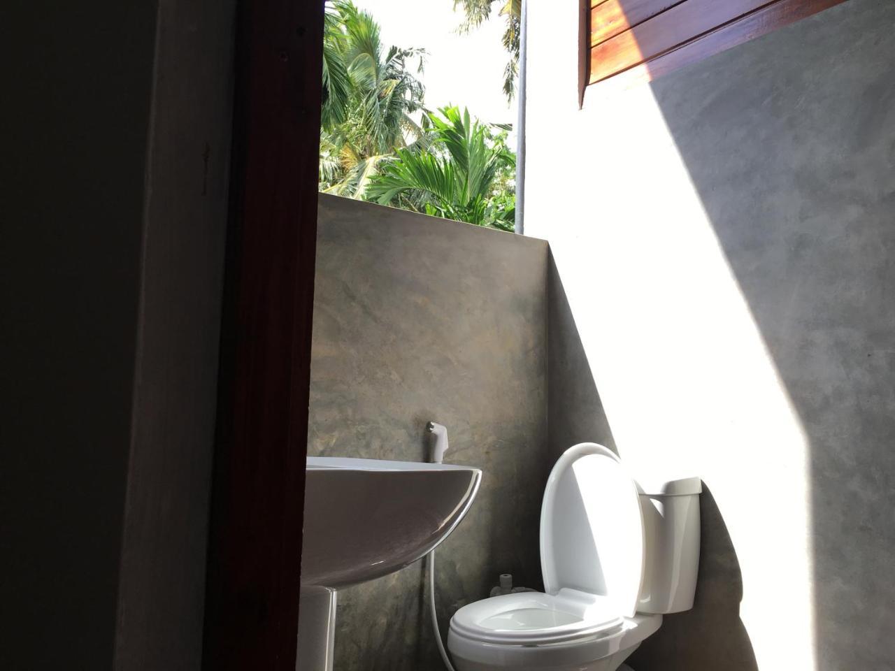 Gold Ocean House Apartment Dikwella Bagian luar foto