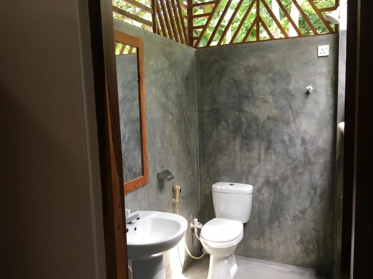 Gold Ocean House Apartment Dikwella Bagian luar foto