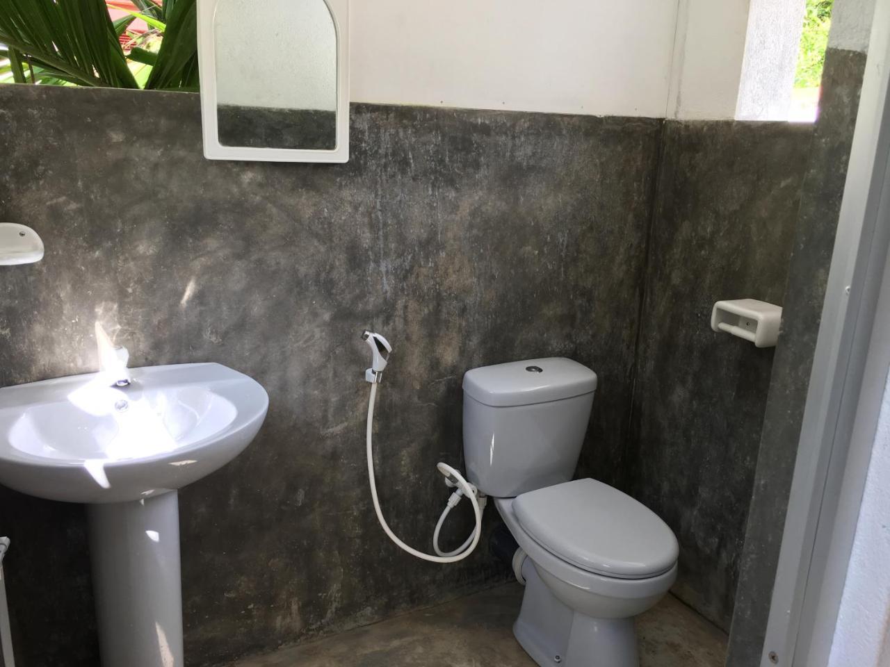 Gold Ocean House Apartment Dikwella Bagian luar foto